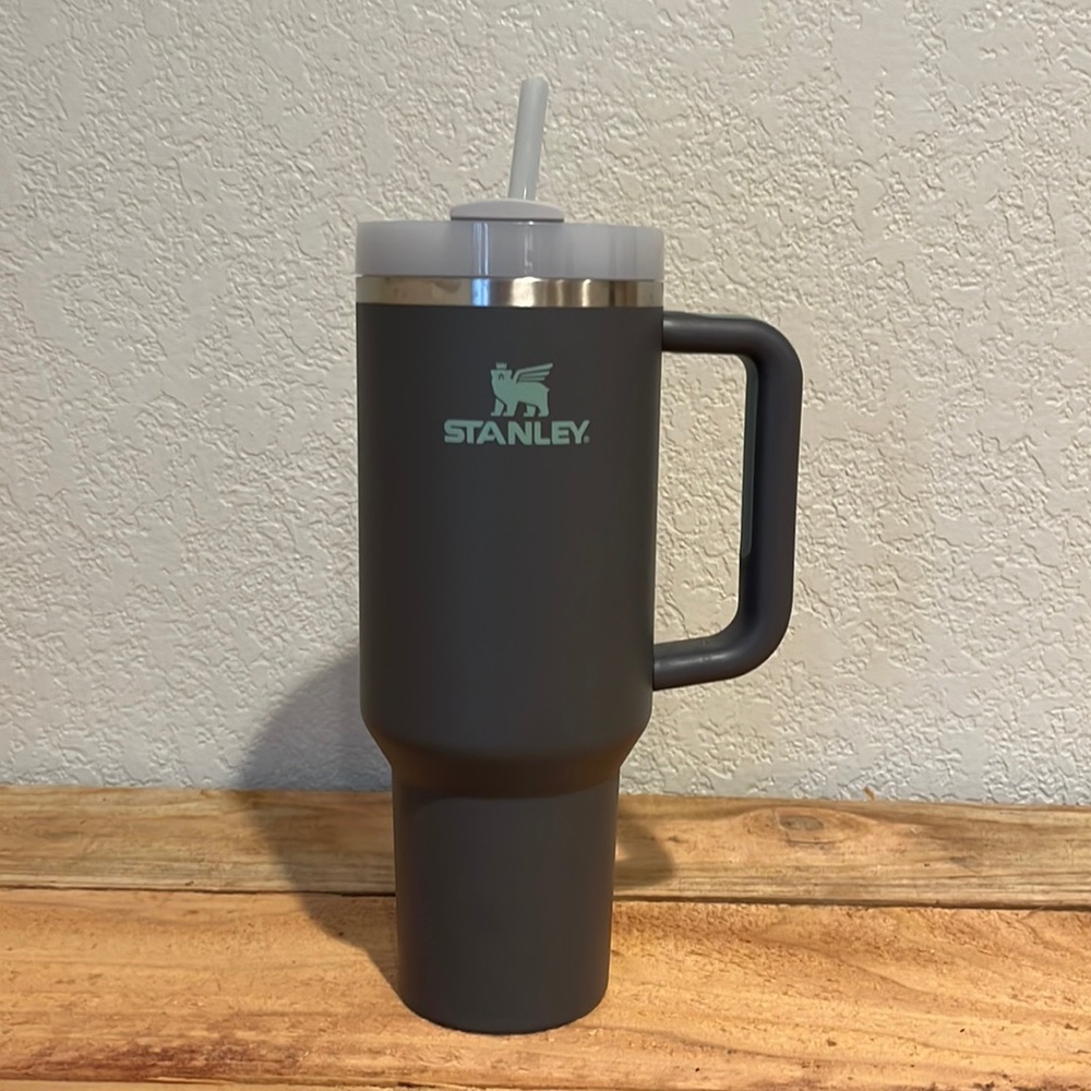 NWOT Stanley quencher 40 oz